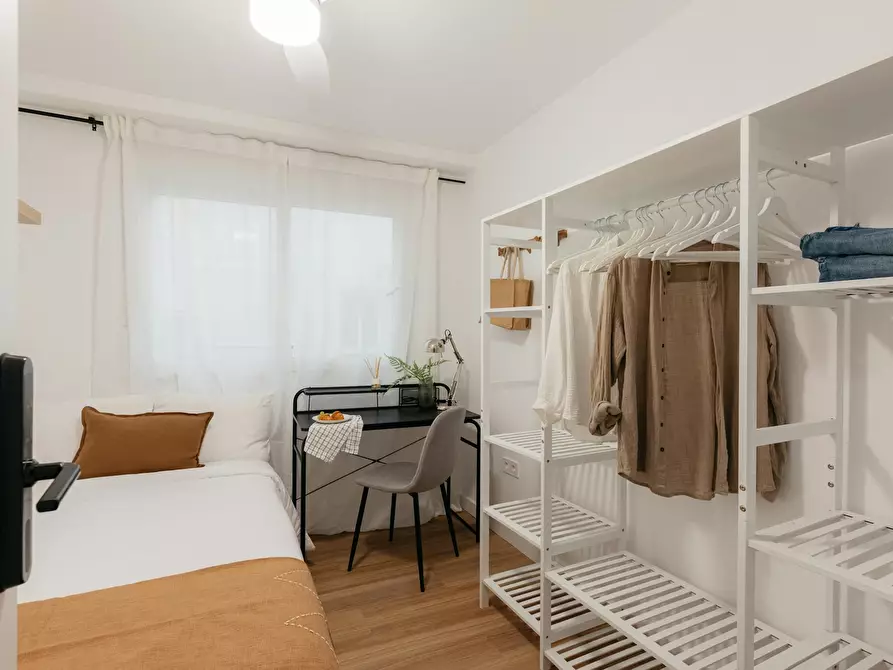 Immagine 1 di Camera in affitto  in Avinguda del Primat Reig a Valencia