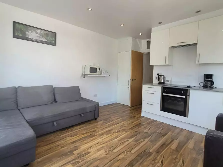 Immagine 4 di Appartamento in affitto  in Bacon Street a Poplar