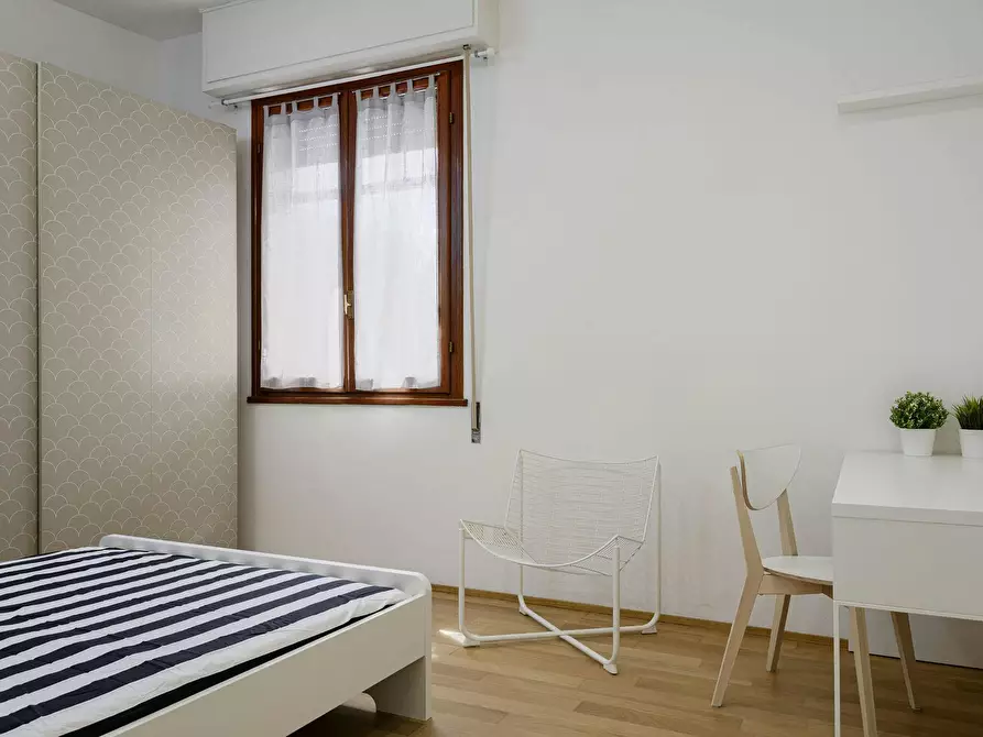 Immagine 2 di Camera in affitto  in Viale Francesco Redi a Firenze