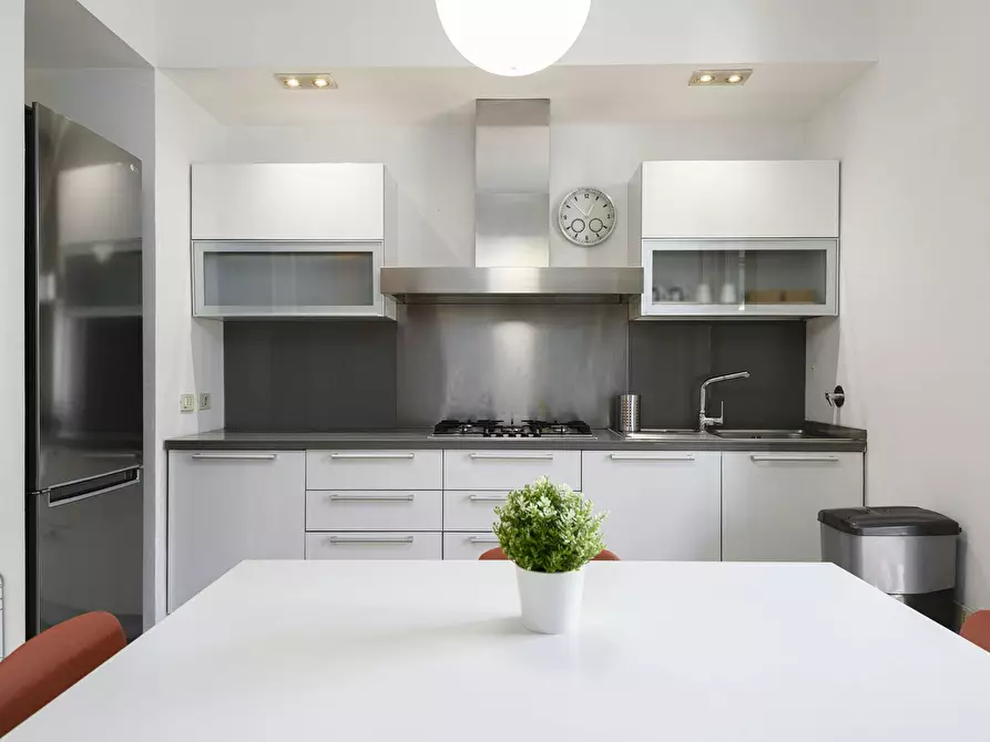 Immagine 10 di Camera in affitto  in Viale Francesco Redi a Firenze