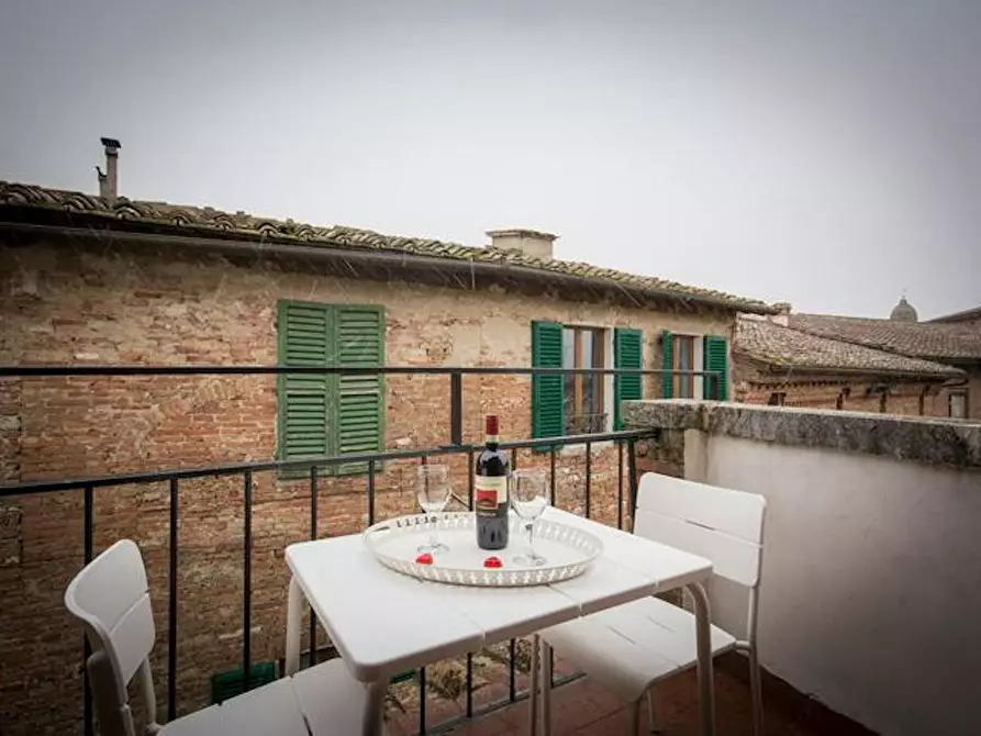Immagine 2 di Camera in affitto  in Via San Quirico a Siena