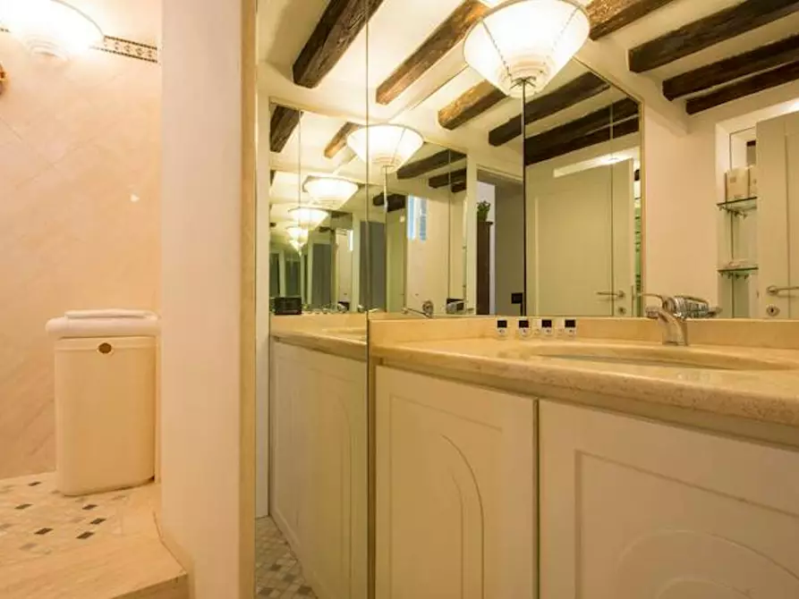 Immagine 6 di Camera in affitto  in Via San Quirico a Siena