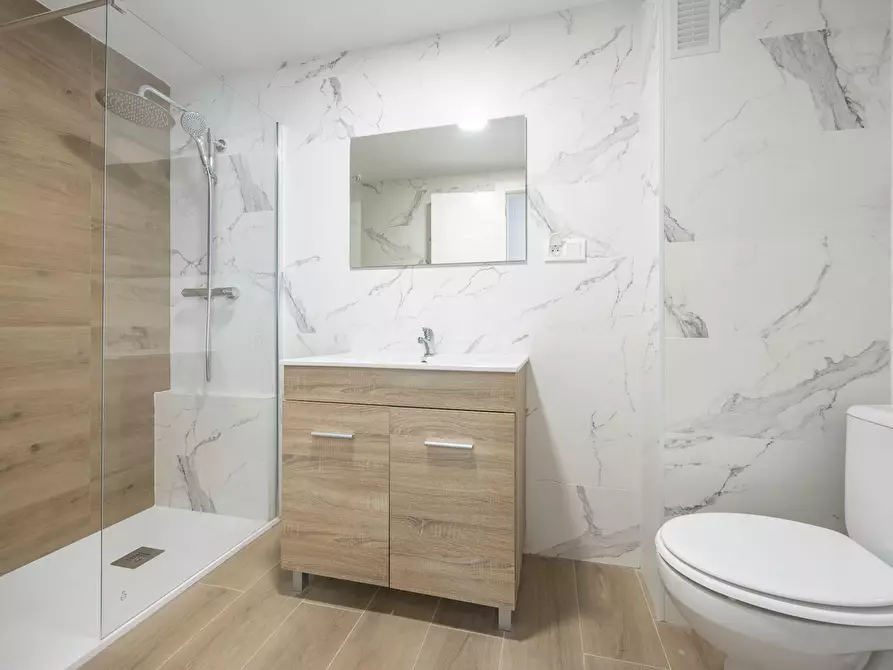 Immagine 8 di Camera in affitto  in Avinguda de la Plata a Valencia