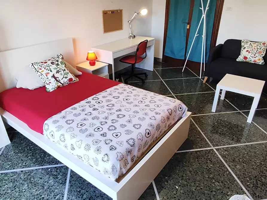 Immagine 3 di Camera in affitto  in Viale Fratelli Rosselli a Firenze