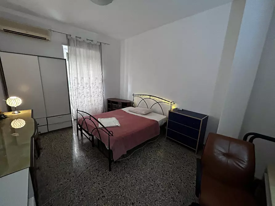 Immagine 1 di Camera in affitto  in Via Gian Luca Squarcialupo a Roma
