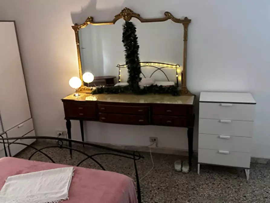 Immagine 6 di Camera in affitto  in Via Gian Luca Squarcialupo a Roma