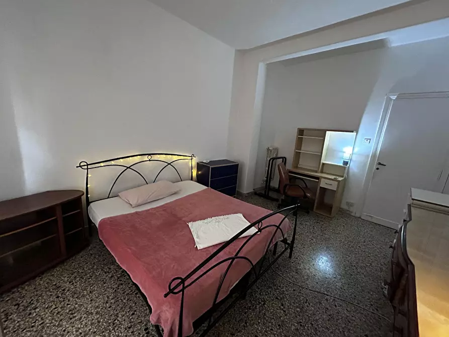 Immagine 2 di Camera in affitto  in Via Gian Luca Squarcialupo a Roma