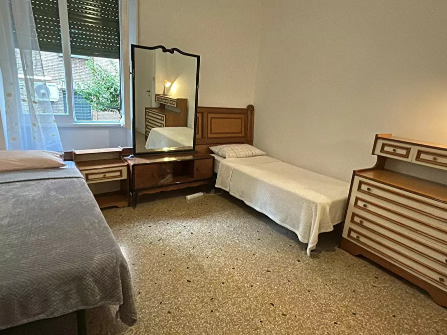 Immagine 4 di Camera condivisa in affitto  in Via Gian Luca Squarcialupo a Roma