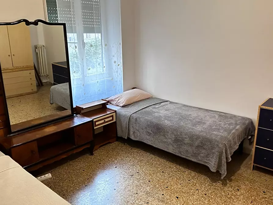 Immagine 5 di Camera condivisa in affitto  in Via Gian Luca Squarcialupo a Roma