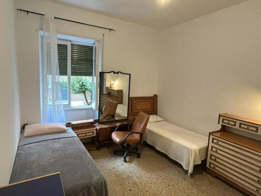 Immagine 1 di Camera condivisa in affitto  in Via Gian Luca Squarcialupo a Roma