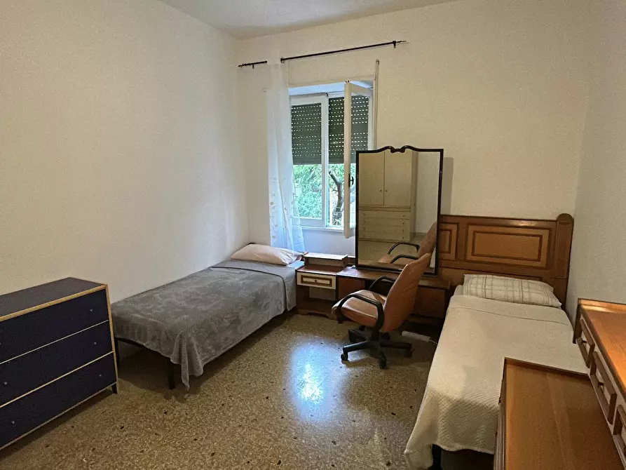 Immagine 2 di Camera condivisa in affitto  in Via Gian Luca Squarcialupo a Roma