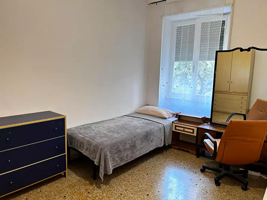 Immagine 6 di Camera condivisa in affitto  in Via Gian Luca Squarcialupo a Roma