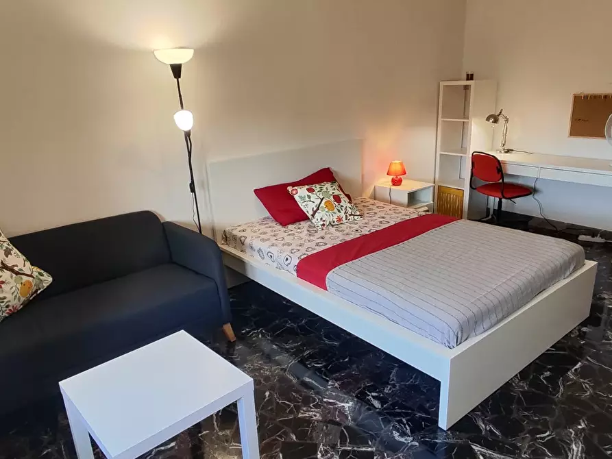 Immagine 2 di Camera in affitto  in Viale Fratelli Rosselli a Firenze