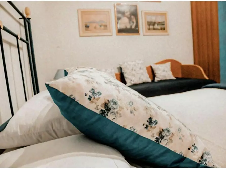 Immagine 3 di Camera in affitto  in Via Salvator Rosa a Napoli