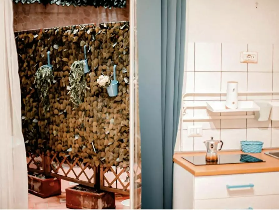 Immagine 4 di Camera in affitto  in Via Salvator Rosa a Napoli