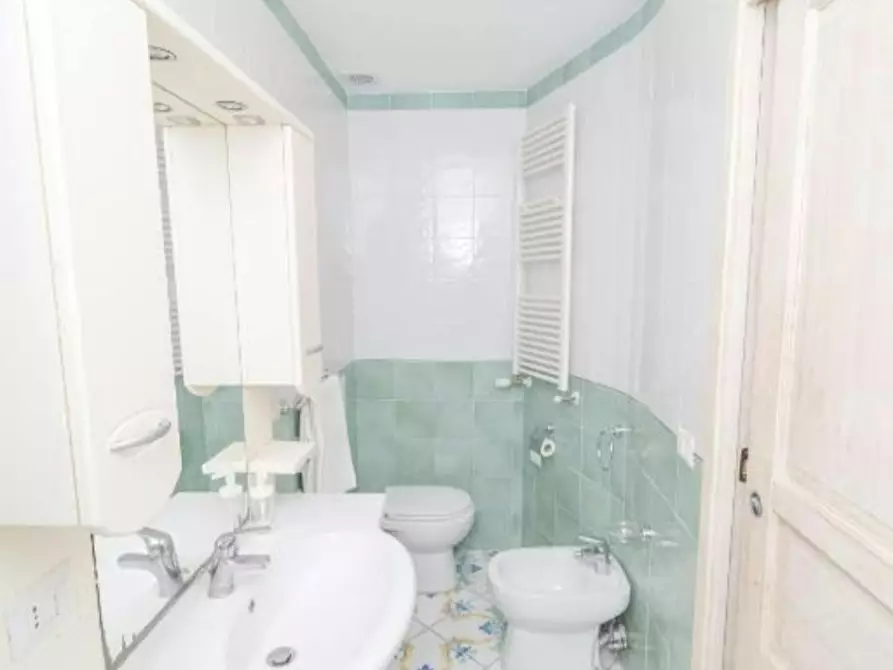 Immagine 6 di Camera in affitto  in Via Salvator Rosa a Napoli