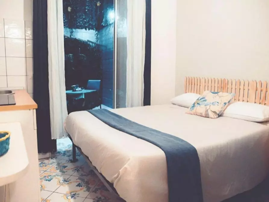 Immagine 4 di Camera in affitto  in Via Salvator Rosa a Napoli