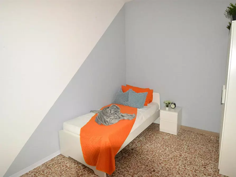 Immagine 4 di Camera in affitto  in Via Barbato Zanoni a Modena