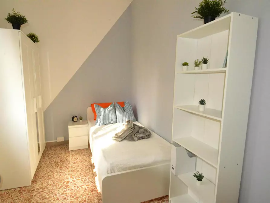 Immagine 2 di Camera in affitto  in Via Barbato Zanoni a Modena