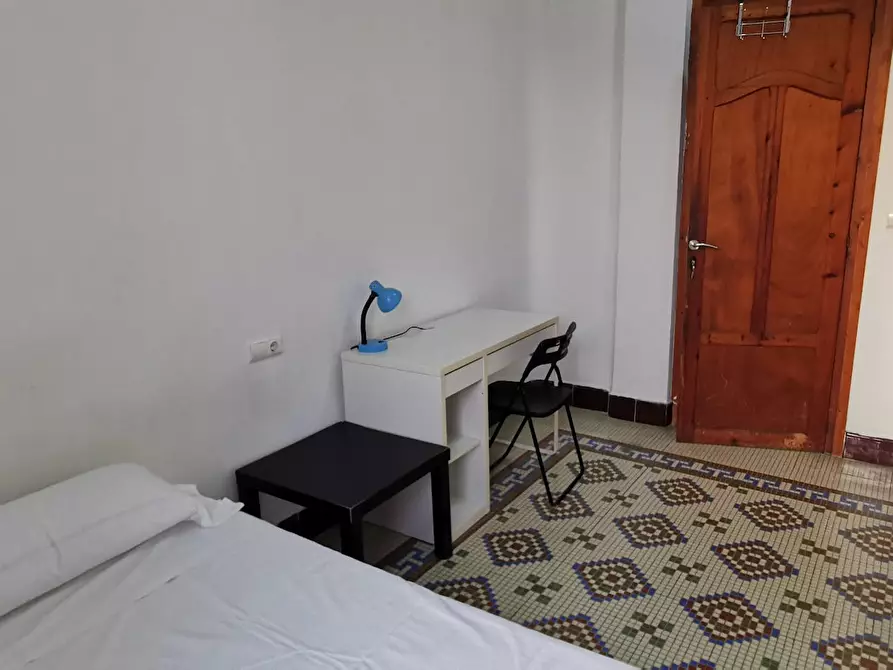 Immagine 1 di Camera in affitto  in Calle Segura a Alicante/Alacant