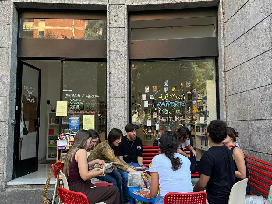Immagine 5 di Camera condivisa in affitto  in Via Luigi Scrosati a Milano