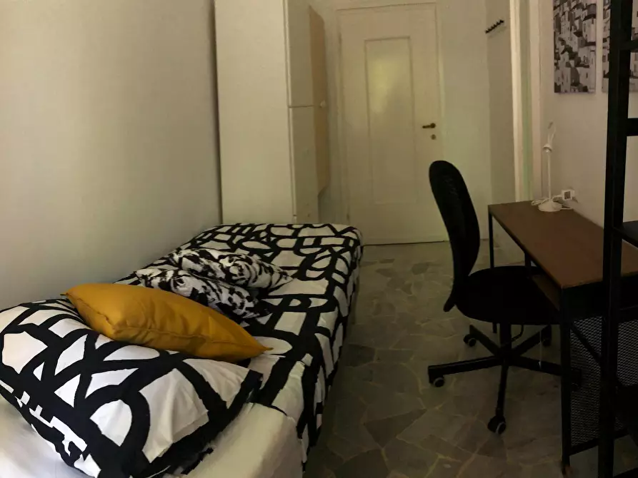 Immagine 7 di Camera in affitto  in Via Luigi Scrosati a Milano