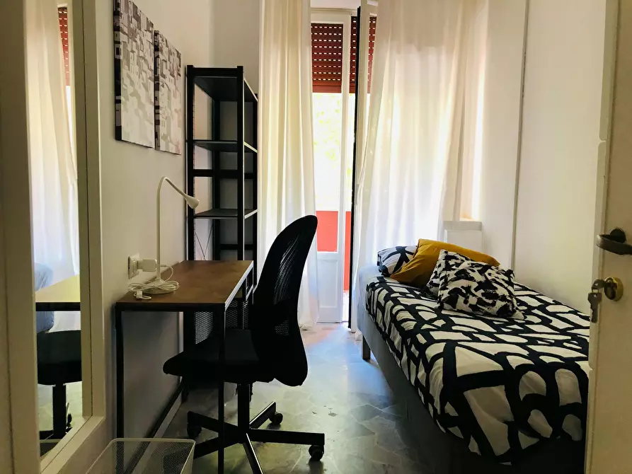 Immagine 1 di Camera in affitto  in Via Luigi Scrosati a Milano