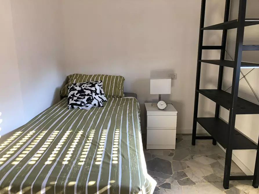 Immagine 5 di Camera in affitto  in Via Luigi Scrosati a Milano