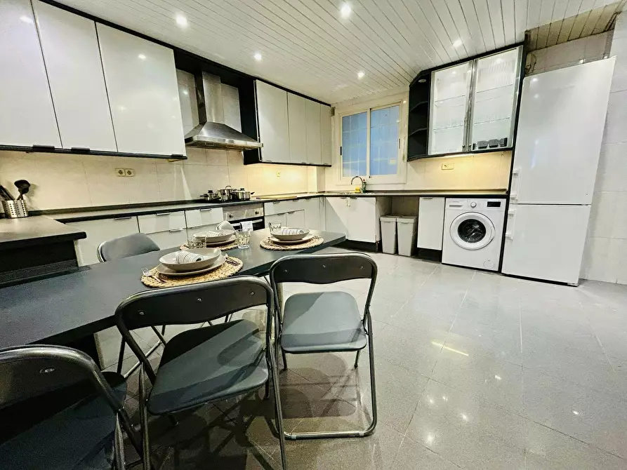 Immagine 9 di Camera in affitto  in Carrer de Balmes a Barcelona