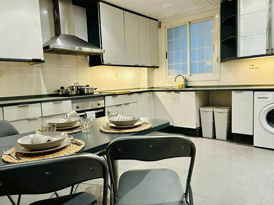 Immagine 8 di Camera in affitto  in Carrer de Balmes a Barcelona