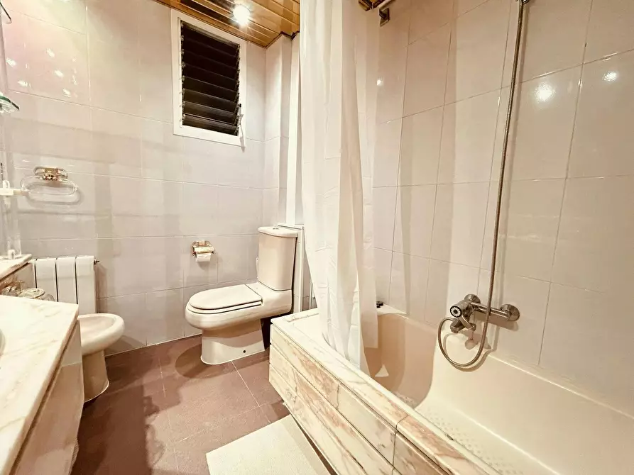 Immagine 10 di Camera in affitto  in Carrer de Balmes a Barcelona