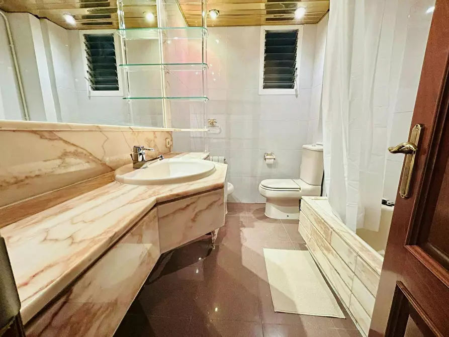 Immagine 9 di Camera in affitto  in Carrer de Balmes a Barcelona