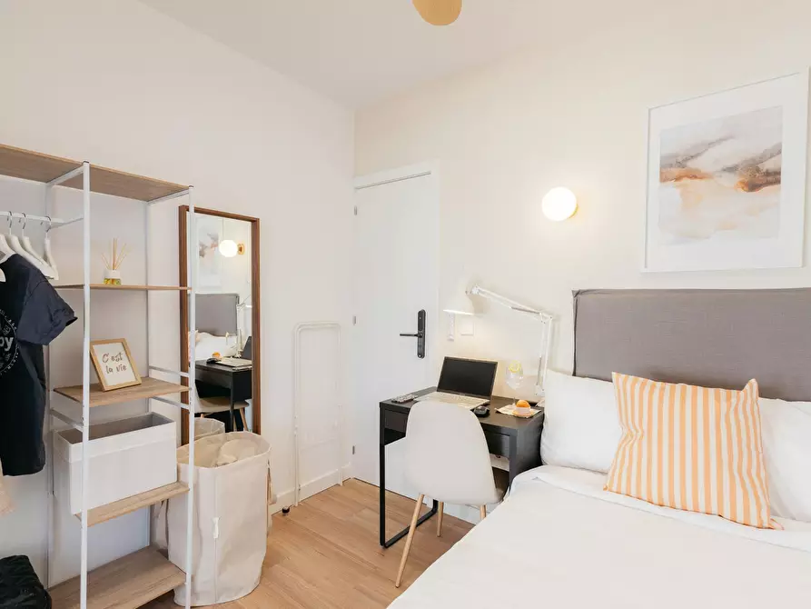 Immagine 1 di Camera in affitto  in Carrer de Totana a Valencia