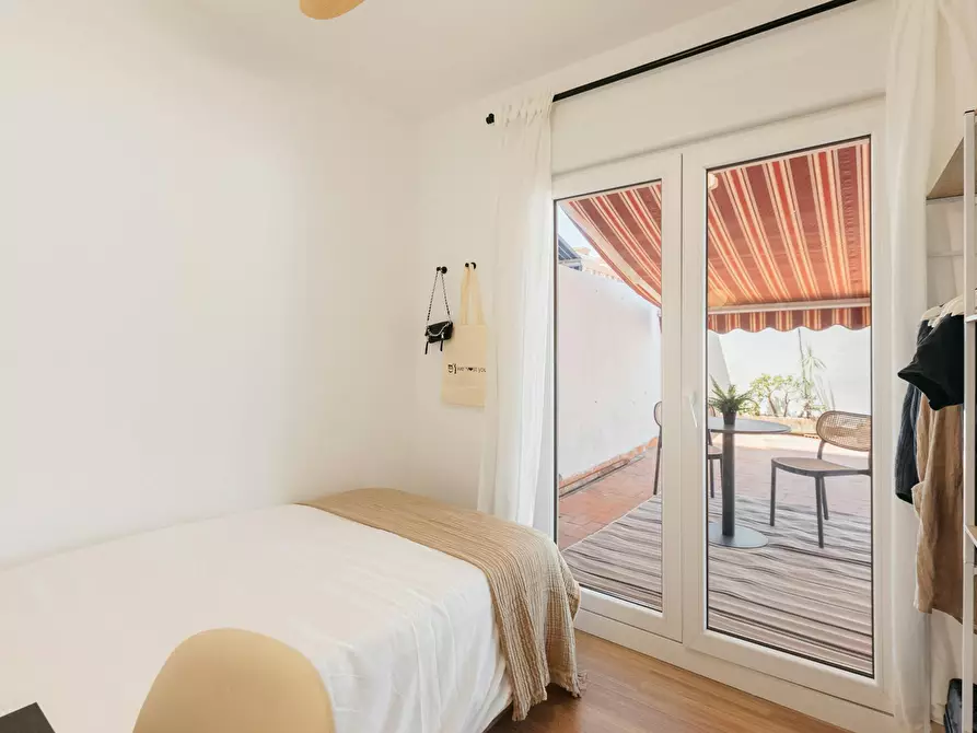 Immagine 2 di Camera in affitto  in Carrer de Totana a Valencia