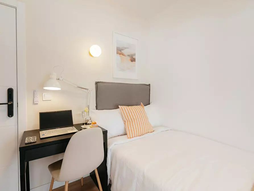 Immagine 3 di Camera in affitto  in Carrer de Totana a Valencia