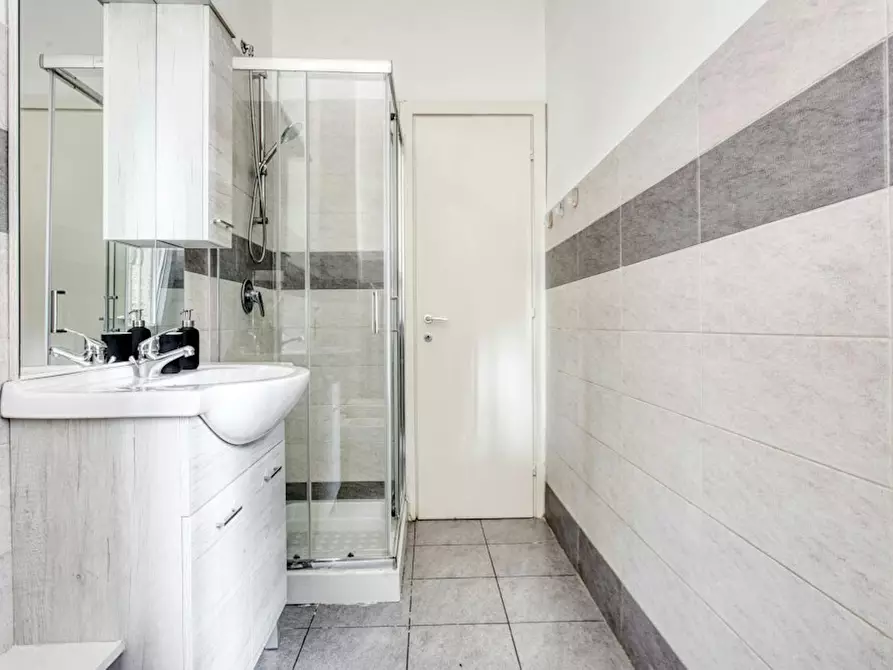 Immagine 8 di Camera in affitto  in Via Maniago a Milano