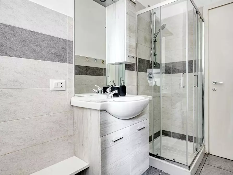 Immagine 9 di Camera in affitto  in Via Maniago a Milano