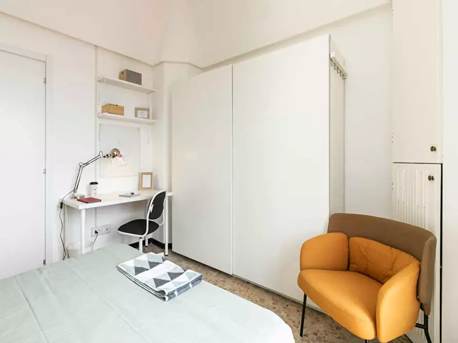 Immagine 6 di Camera in affitto  in Via Jacopo dal Verme a Milano