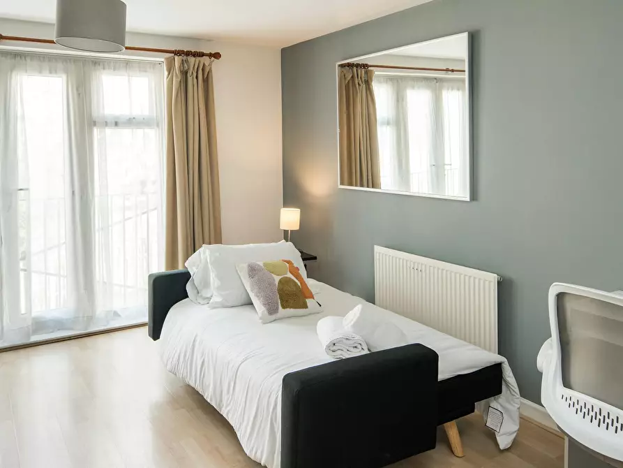 Immagine 6 di Appartamento in affitto  in Whites Grounds a Camberwell