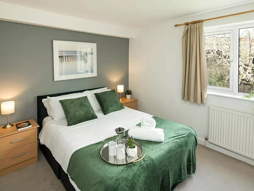 Immagine 1 di Appartamento in affitto  in Whites Grounds a Camberwell