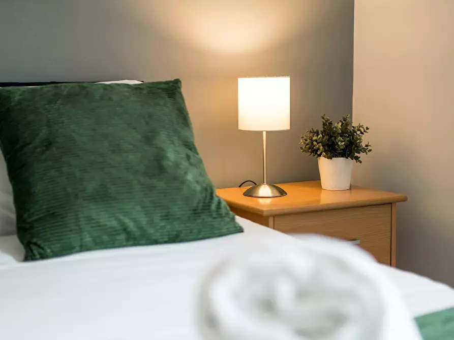 Immagine 3 di Appartamento in affitto  in Whites Grounds a Camberwell