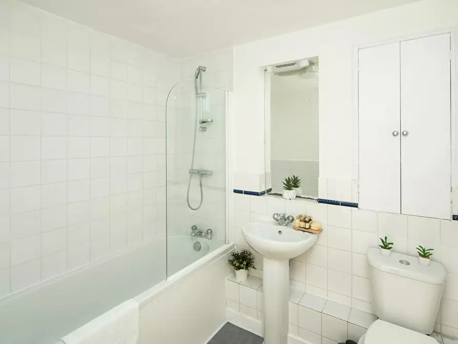 Immagine 5 di Appartamento in affitto  in Whites Grounds a Camberwell