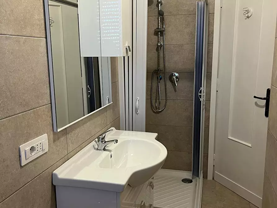 Immagine 4 di Camera in affitto  in Via Imperia a Roma