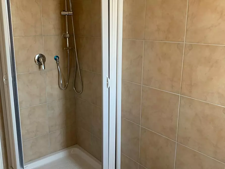 Immagine 10 di Camera in affitto  in Via Imperia a Roma