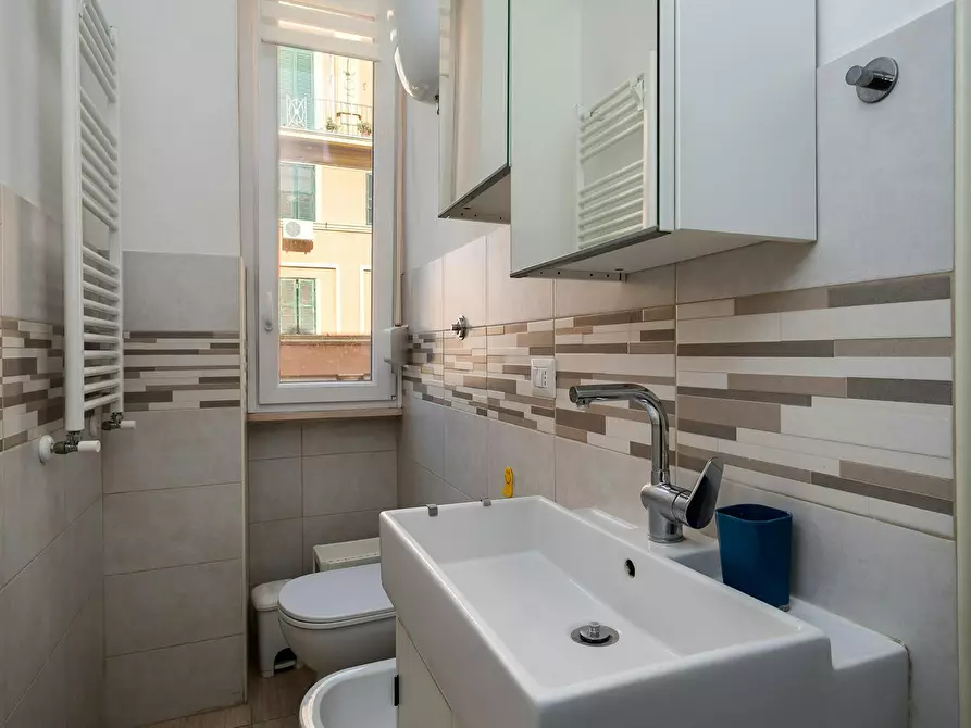 Immagine 10 di Camera in affitto  in Via Conte di Carmagnola a Roma