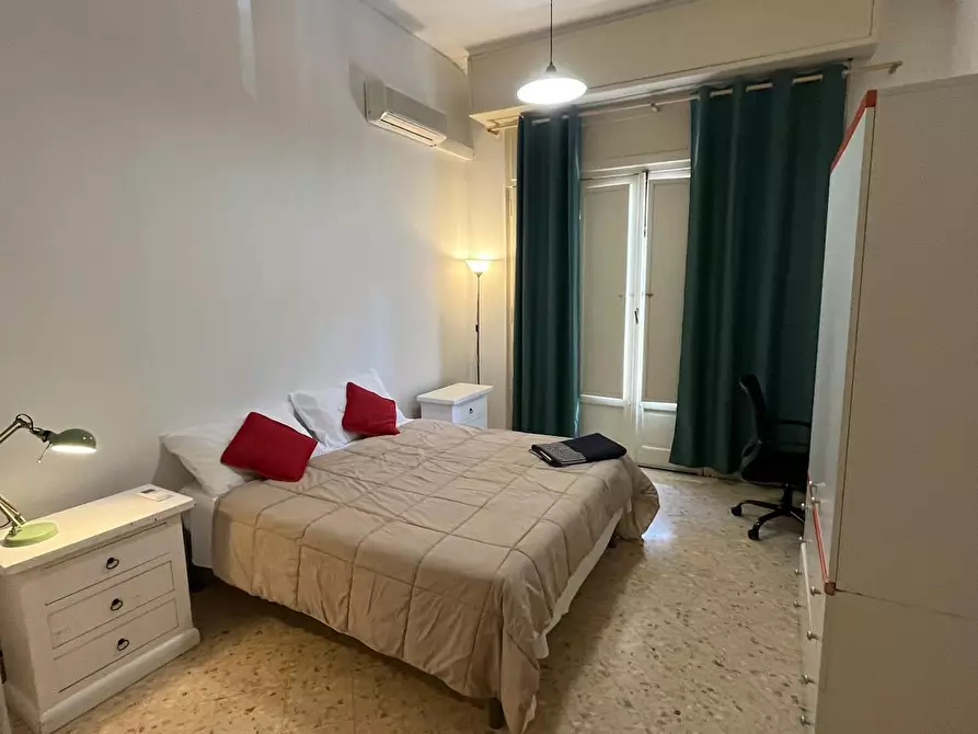 Immagine 8 di Camera in affitto  in Via Mariano Stabile a Palermo