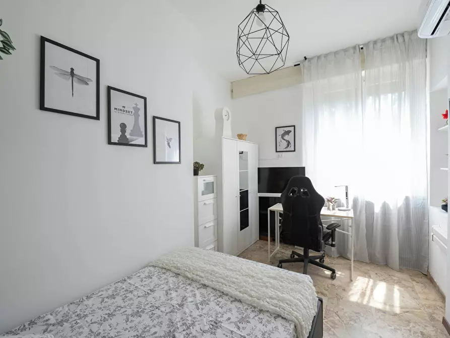 Immagine 1 di Camera in affitto  in Viale Francesco Restelli a Milano