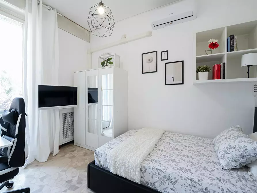 Immagine 1 di Camera in affitto  in Viale Francesco Restelli a Milano