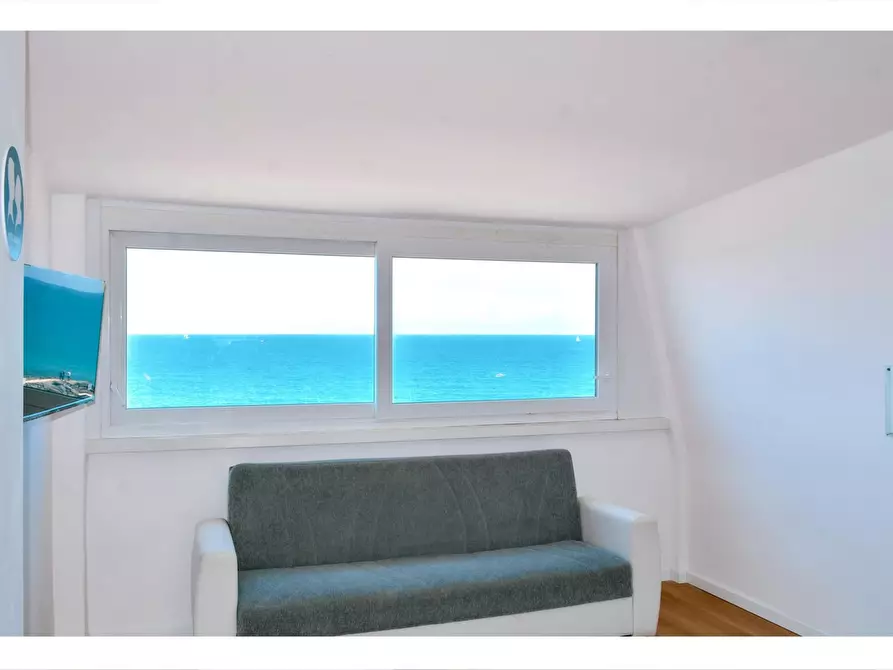 Immagine 2 di Appartamento in affitto  in Lungomare Duca degli Abruzzi a Roma