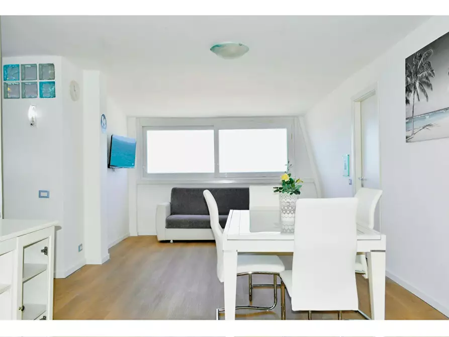 Immagine 1 di Appartamento in affitto  in Lungomare Duca degli Abruzzi a Roma